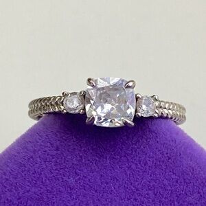 💛 Elegant Rhodium Plated CZ Braided Band Ring